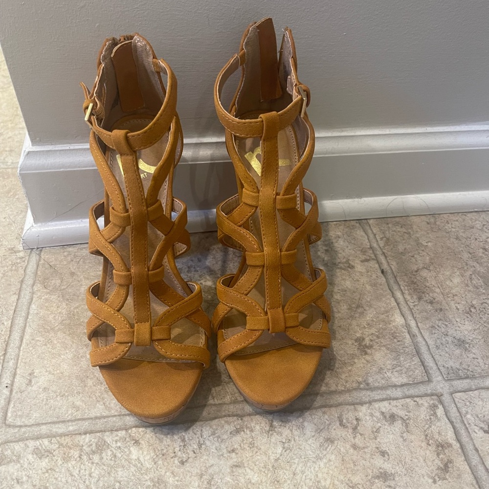 Corkscrew Heel size 6 never worn